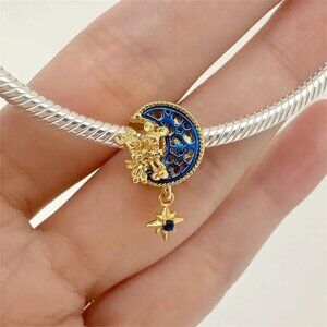 ✨✨Pandora Disney Mickey Mouse & Minnie Mouse Crescent Moon Charm